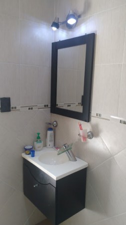 Casa, amplia y de excelente calidad constructiva.