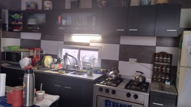 Casa, amplia y de excelente calidad constructiva.