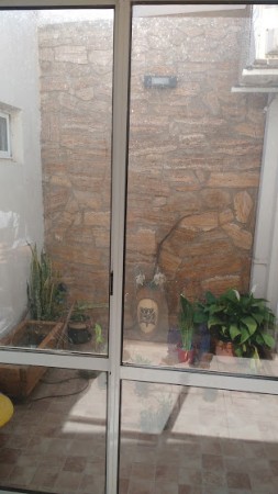 Casa, amplia y de excelente calidad constructiva.