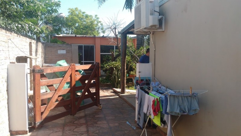 Casa, amplia y de excelente calidad constructiva.