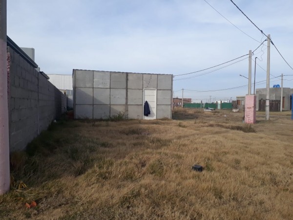 Lote en esquina, de 481 m2 en Bella Italia