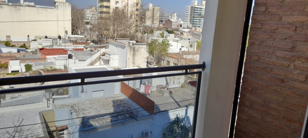 SE ALQUILA departamento semipiso de 2 dormitorios en excelente estado en Alem 245 ( Edificio Laghi).