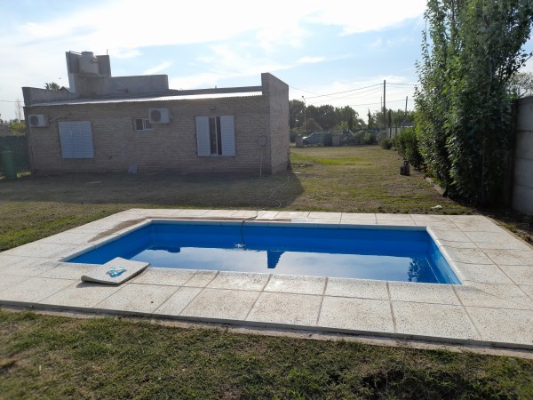 SE VENDE  CASA QUINTA EN ROCA