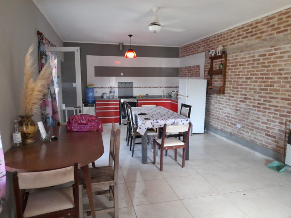SE VENDE  CASA QUINTA EN ROCA