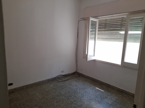 SE VENDE AMPLIA CASA EN BARRIO SARMIENTO