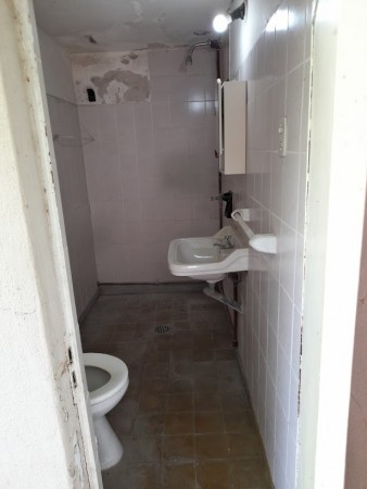 SE VENDE AMPLIA CASA EN BARRIO SARMIENTO