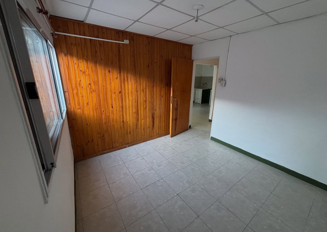 SE ALQUILA casa interna en Villa del Parque