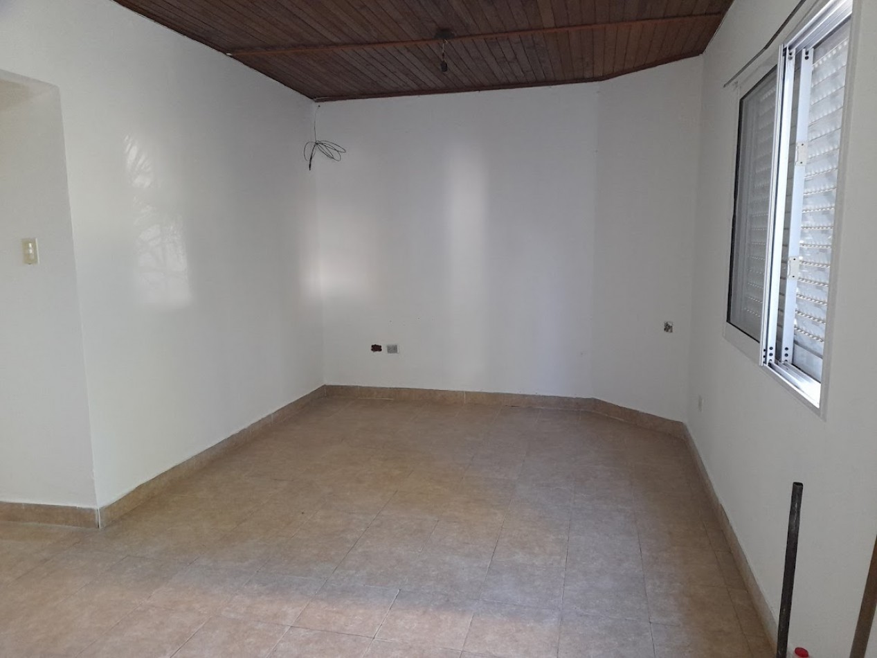 SE ALQUILA CASA DE DOS DORMITORIOS