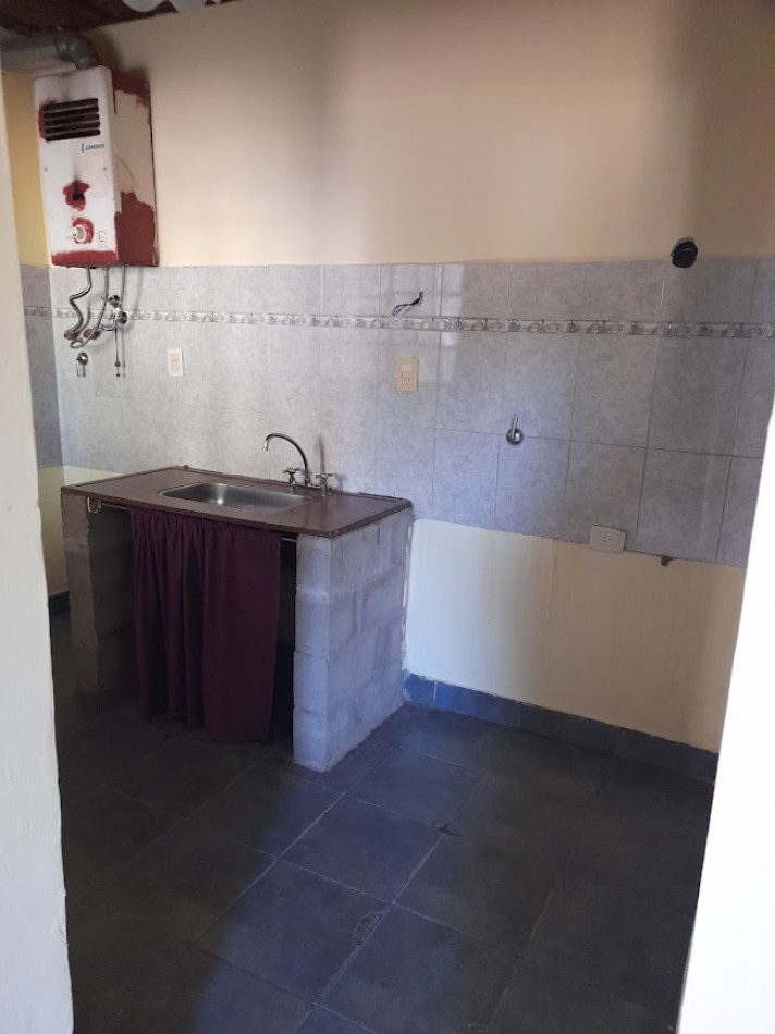 SE ALQUILA CASA DE DOS DORMITORIOS