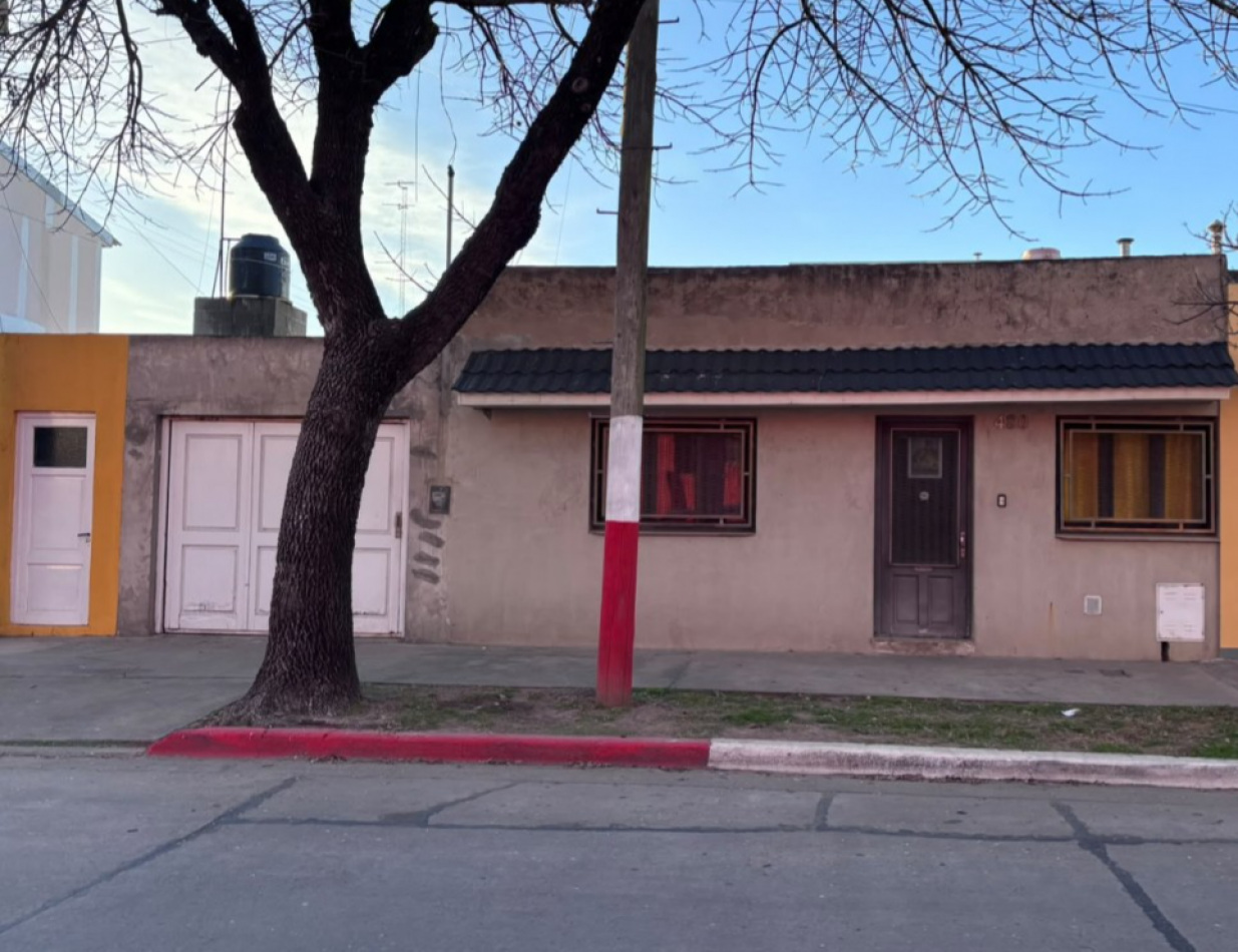 SE ALQUILA CASA DE 2 DORMITORIOS CON GARAGE