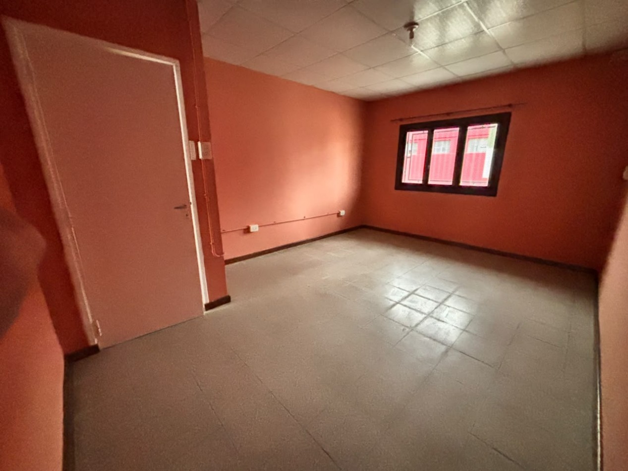 SE ALQUILA CASA DE 2 DORMITORIOS CON GARAGE
