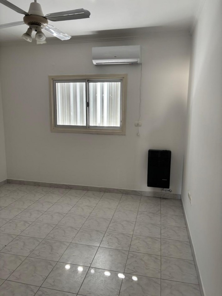SE ALQUILA departamento semipiso de 2 dormitorios en excelente estado en Alem 245 ( Edificio Laghi).