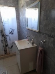 SE VENDE  CASA QUINTA EN ROCA