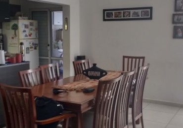 Casa, amplia y de excelente calidad constructiva.