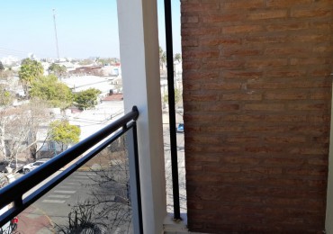 SE ALQUILA departamento semipiso de 2 dormitorios en excelente estado en Alem 245 ( Edificio Laghi).