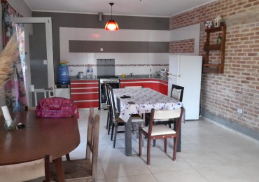 SE VENDE  CASA QUINTA EN ROCA
