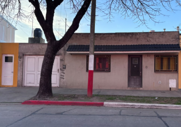 SE ALQUILA CASA DE 2 DORMITORIOS CON GARAGE